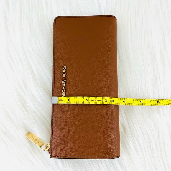 Michael Kors Jet Set Travel Large Three Quarter Zip - Picture 15 of 16